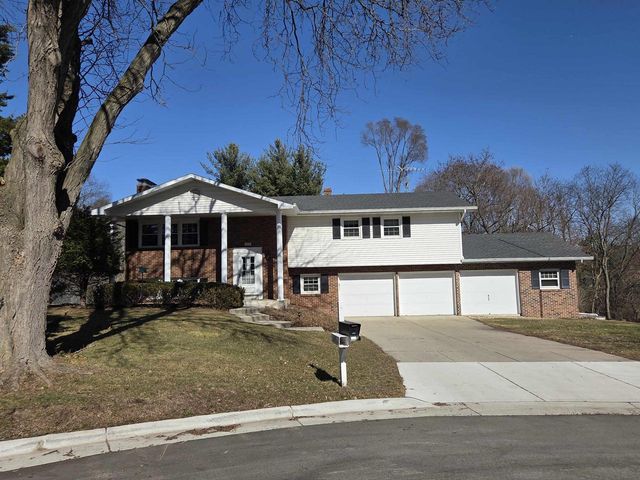 3221 Dover Court, Janesville, WI 53546