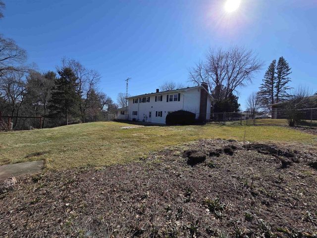 3221 Dover Court, Janesville, WI 53546