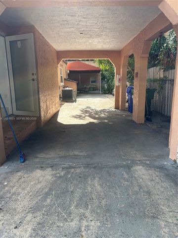 1560 NW 25th Ave 1, Miami, FL 33125