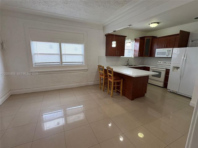 1560 NW 25th Ave 1, Miami, FL 33125