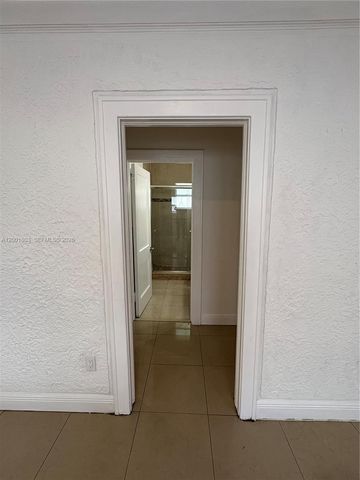 1560 NW 25th Ave 1, Miami, FL 33125