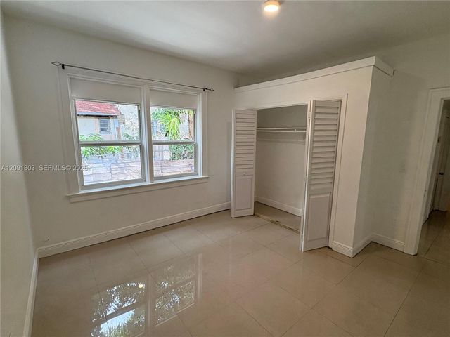 1560 NW 25th Ave 1, Miami, FL 33125