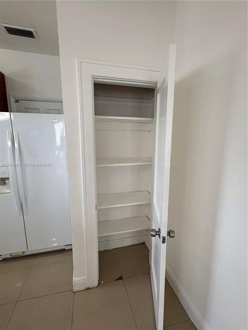 1560 NW 25th Ave 1, Miami, FL 33125