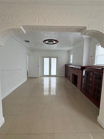 1560 NW 25th Ave 1, Miami, FL 33125