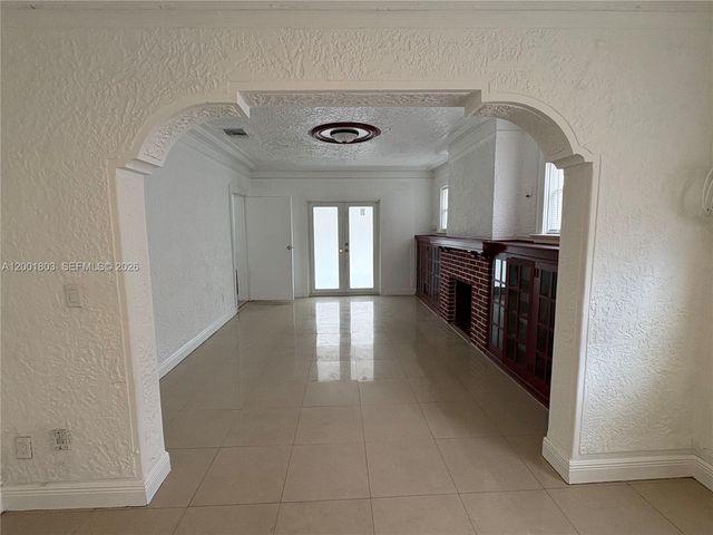 1560 NW 25th Ave 1, Miami, FL 33125