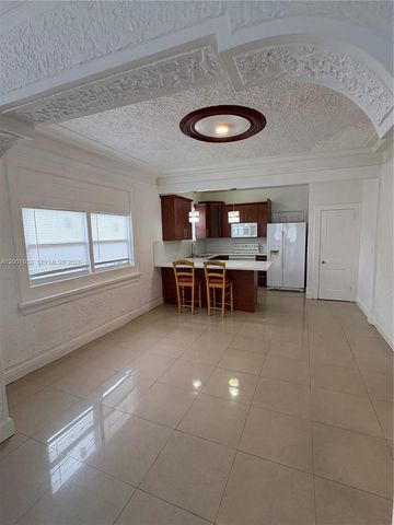 1560 NW 25th Ave 1, Miami, FL 33125