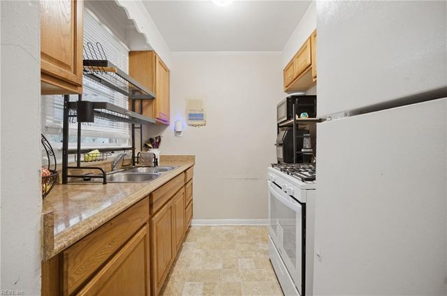 1926 N Lakeland DR, Norfolk, VA 23518