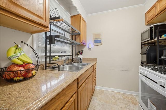 1926 N Lakeland DR, Norfolk, VA 23518