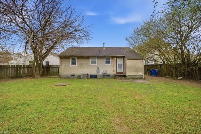 1926 N Lakeland DR, Norfolk, VA 23518