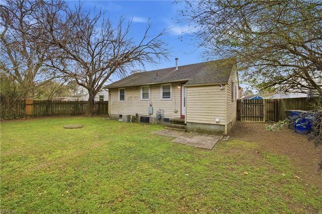 1926 N Lakeland DR, Norfolk, VA 23518