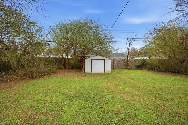 1926 N Lakeland DR, Norfolk, VA 23518