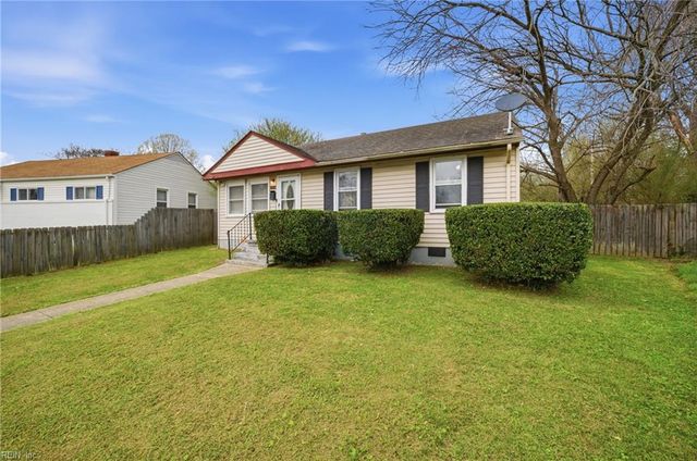 1926 N Lakeland DR, Norfolk, VA 23518