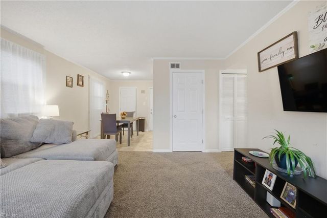 1926 N Lakeland DR, Norfolk, VA 23518