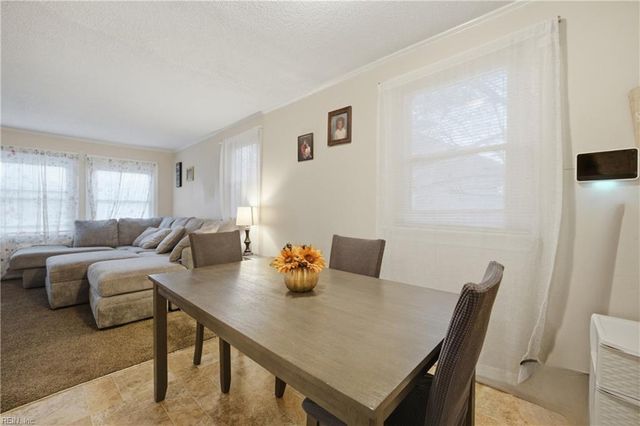 1926 N Lakeland DR, Norfolk, VA 23518