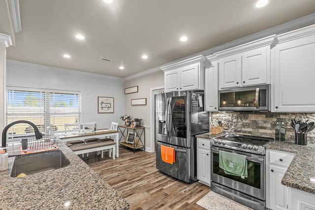 125 Tanglewood Dr., Headland, AL 36345