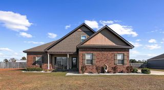 125 Tanglewood Dr., Headland, AL 36345