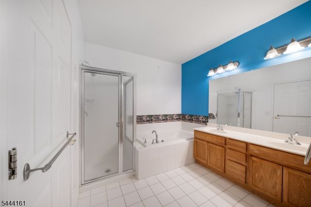 3108 Cedar Village Blvd 108, East Brunswick Twp., NJ 08816