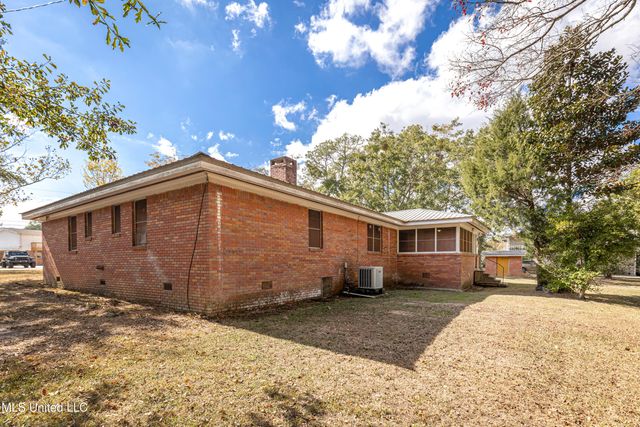 2408 Callie Road, Gautier, MS 39553