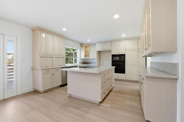 8437 Hidden Valley Cir, Fair Oaks, CA 95628