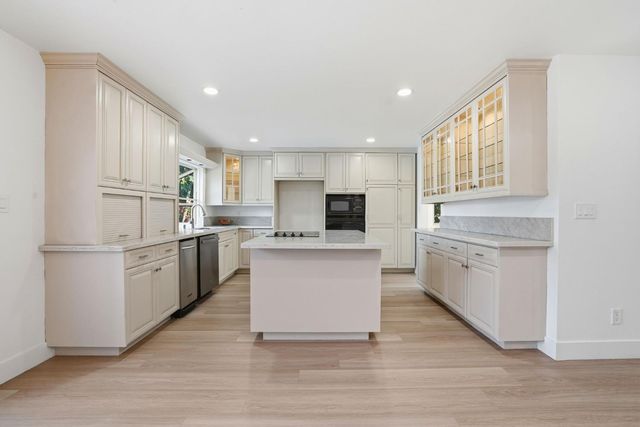 8437 Hidden Valley Cir, Fair Oaks, CA 95628