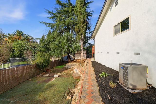 8437 Hidden Valley Cir, Fair Oaks, CA 95628