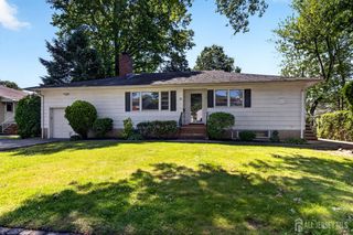 35 SE Nassau Street, Clark, NJ 07066
