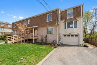 206 Lagrange Street 206, Newton, MA 02467