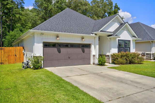 276 Whirlaway Drive, Moncks Corner, SC 29461