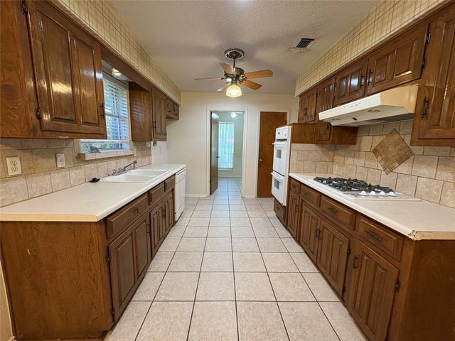 104 Charles Street, Desoto, TX 75115