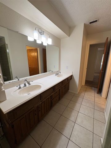 104 Charles Street, Desoto, TX 75115