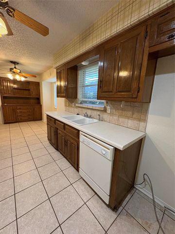 104 Charles Street, Desoto, TX 75115