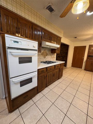 104 Charles Street, Desoto, TX 75115