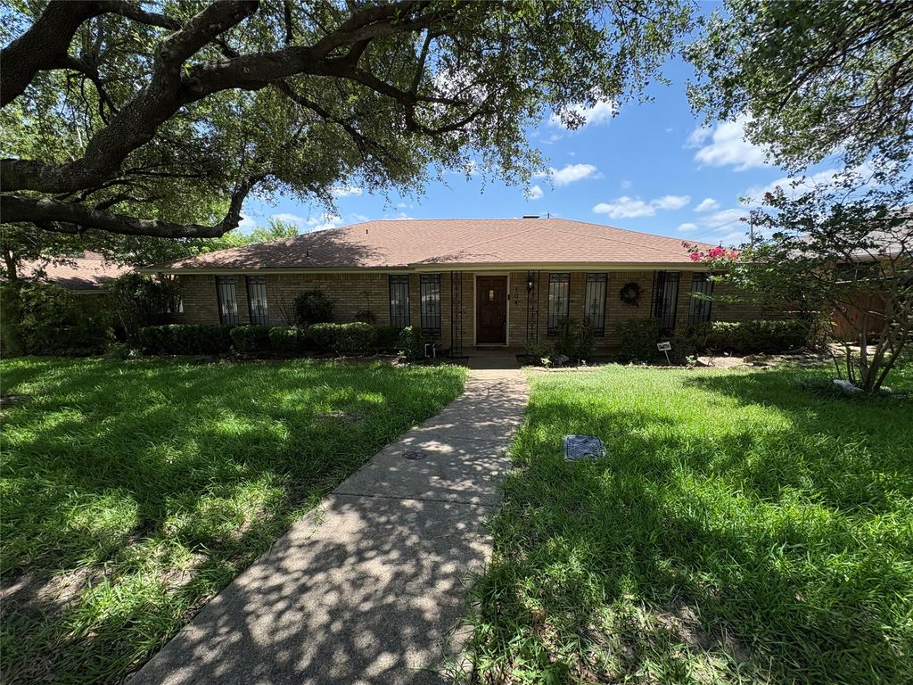 104 Charles Street, Desoto, TX 75115