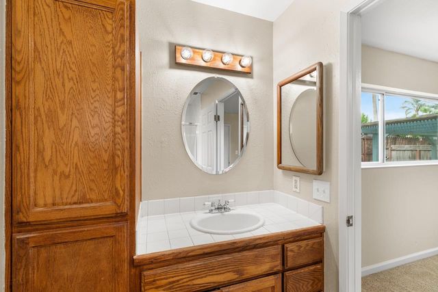 1410 Mcdermott Ct, Tracy, CA 95376