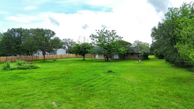 122 Blanket Flower DR, Bastrop, TX 78602