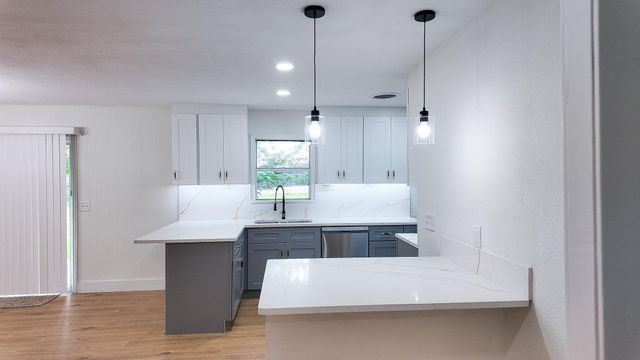 122 Blanket Flower DR, Bastrop, TX 78602