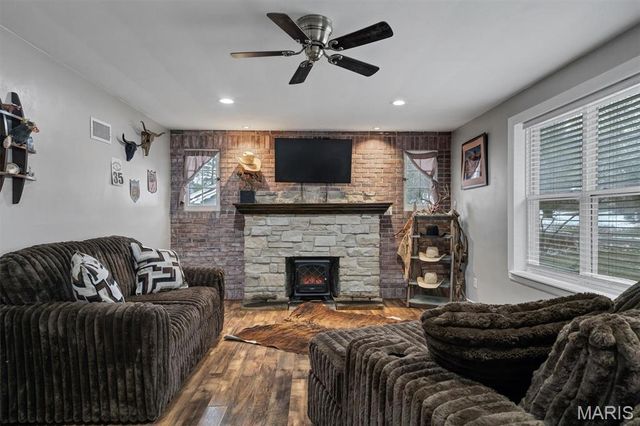 211 Redbud Trail, Eureka, MO 63025