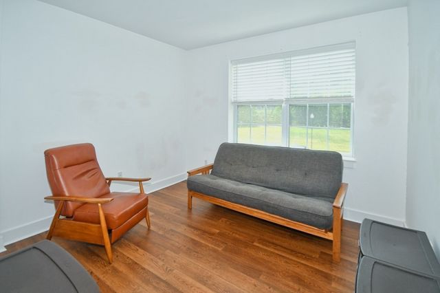 1 Powder Mill Squre 107, Andover, MA 01810