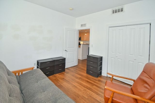 1 Powder Mill Squre 107, Andover, MA 01810