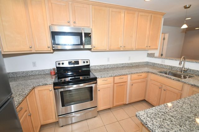 1 Powder Mill Squre 107, Andover, MA 01810
