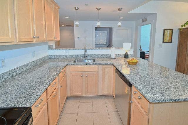 1 Powder Mill Squre 107, Andover, MA 01810