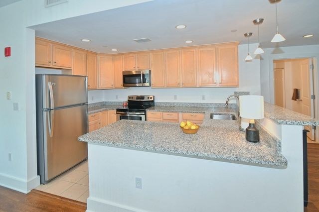 1 Powder Mill Squre 107, Andover, MA 01810