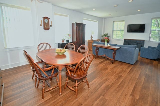 1 Powder Mill Squre 107, Andover, MA 01810