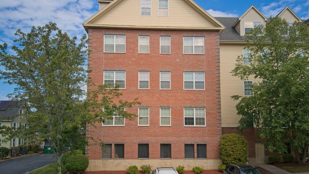 1 Powder Mill Squre 107, Andover, MA 01810