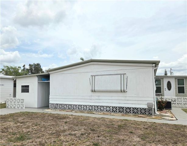 748 Park AVE, North Fort Myers, FL 33917