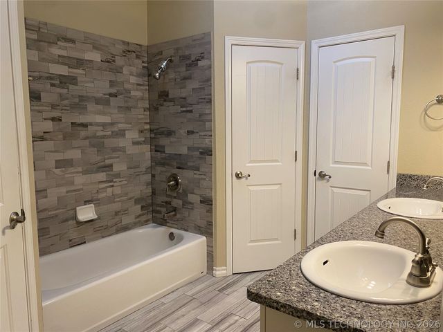 8702 E 87th Place, Tulsa, OK 74133