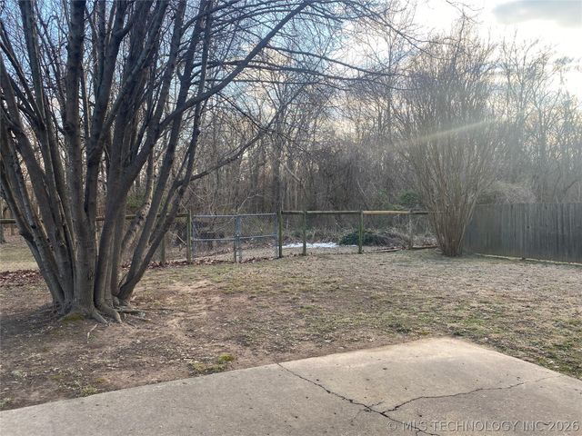 8702 E 87th Place, Tulsa, OK 74133