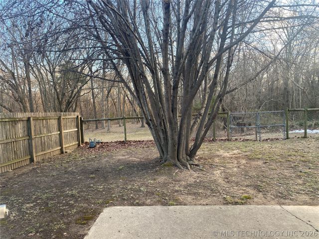 8702 E 87th Place, Tulsa, OK 74133