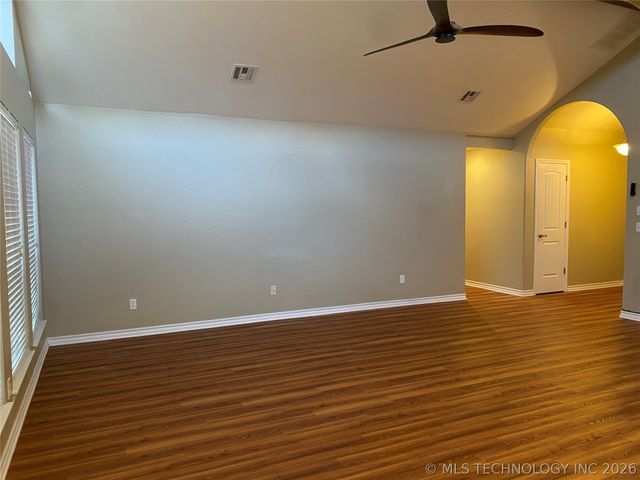 8702 E 87th Place, Tulsa, OK 74133