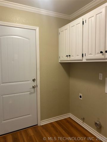 8702 E 87th Place, Tulsa, OK 74133